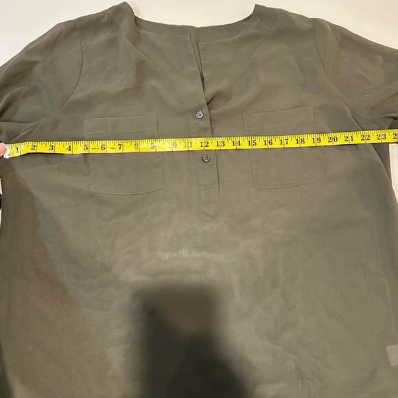 Maurice’s Olive Sheer Roll Up Sleeve Blouse Size Large (Size 1) - Picture 4 of 6